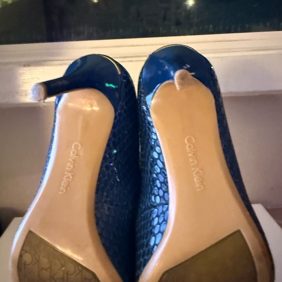 Calvin Klein Navy Blue Textured Pointed-Toe Heels - Picture 4 of 5